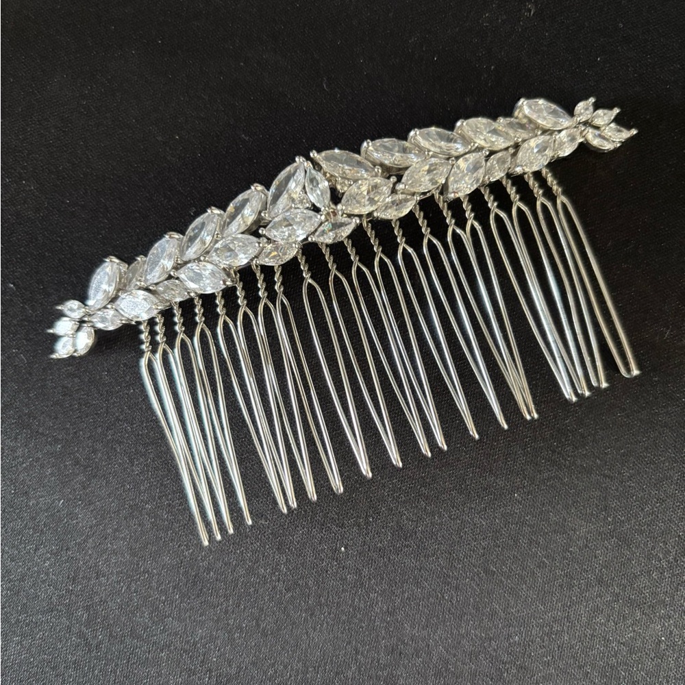 Elegant Silver Hair Comb